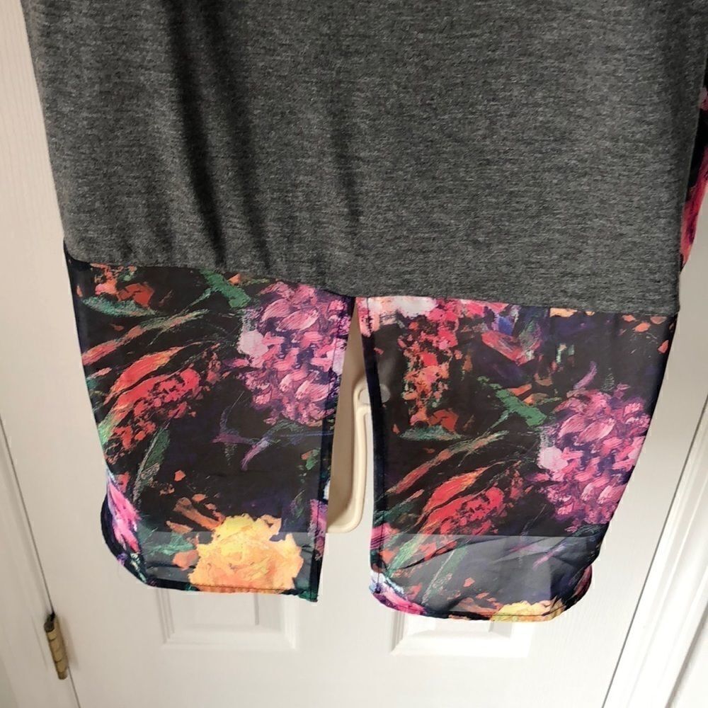 Floral shirt - Picture 6 of 6